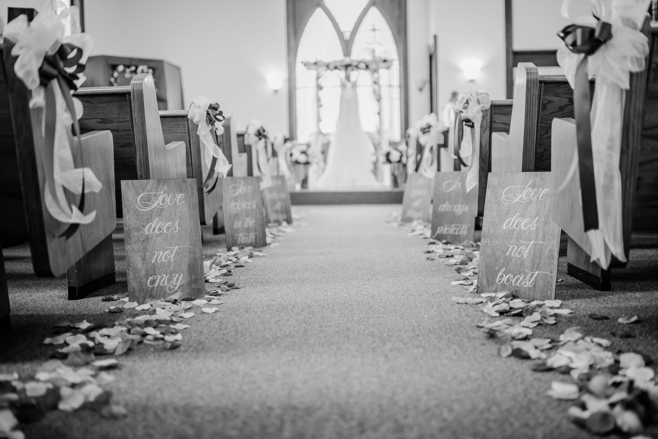 Megan and Dale filled their aisle with 1 Corinthians 13. Their day was incredibly special, and there was so much Jesus in it!